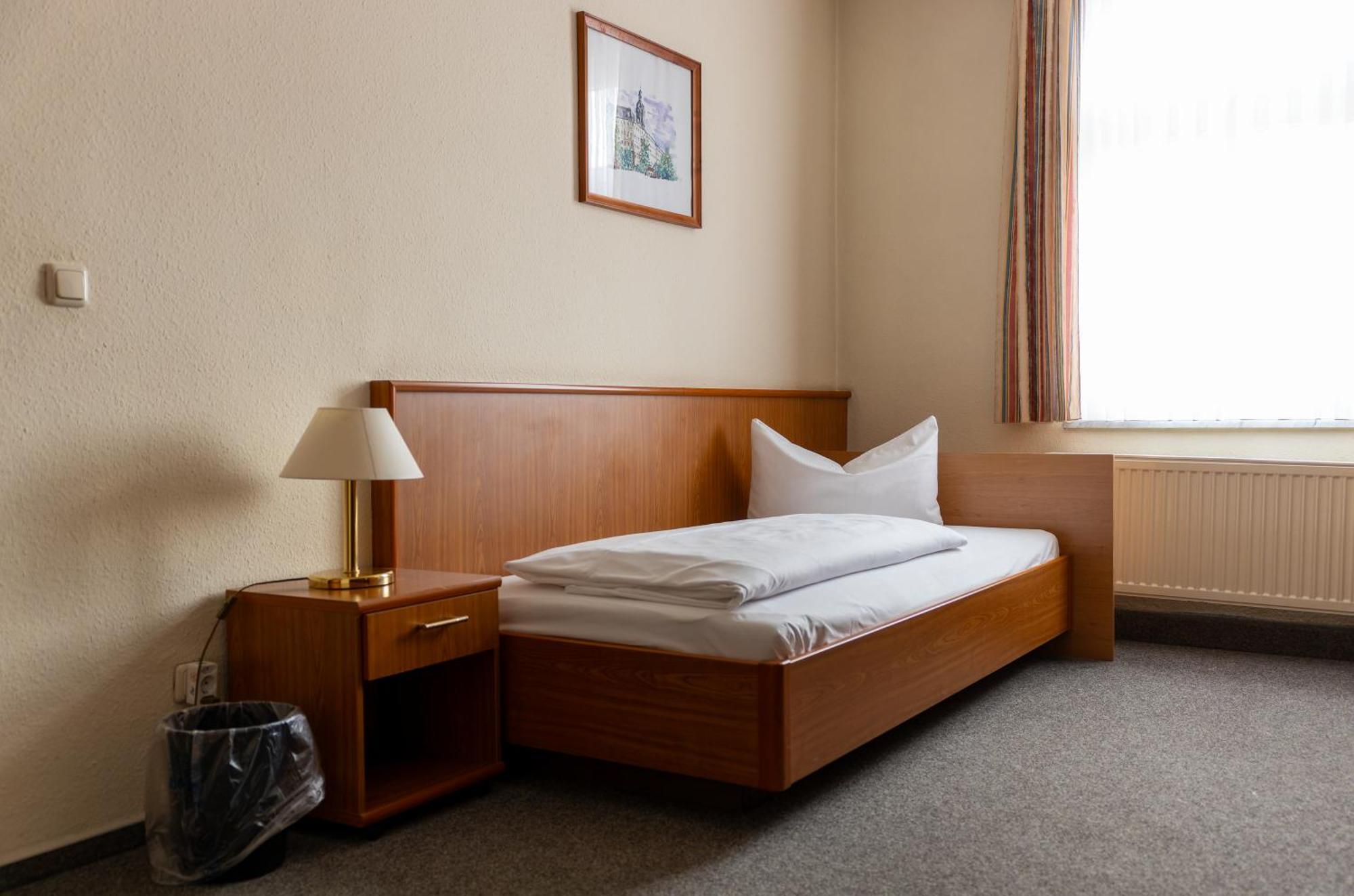 Hotel Anker Saalfeld Saale Екстериор снимка