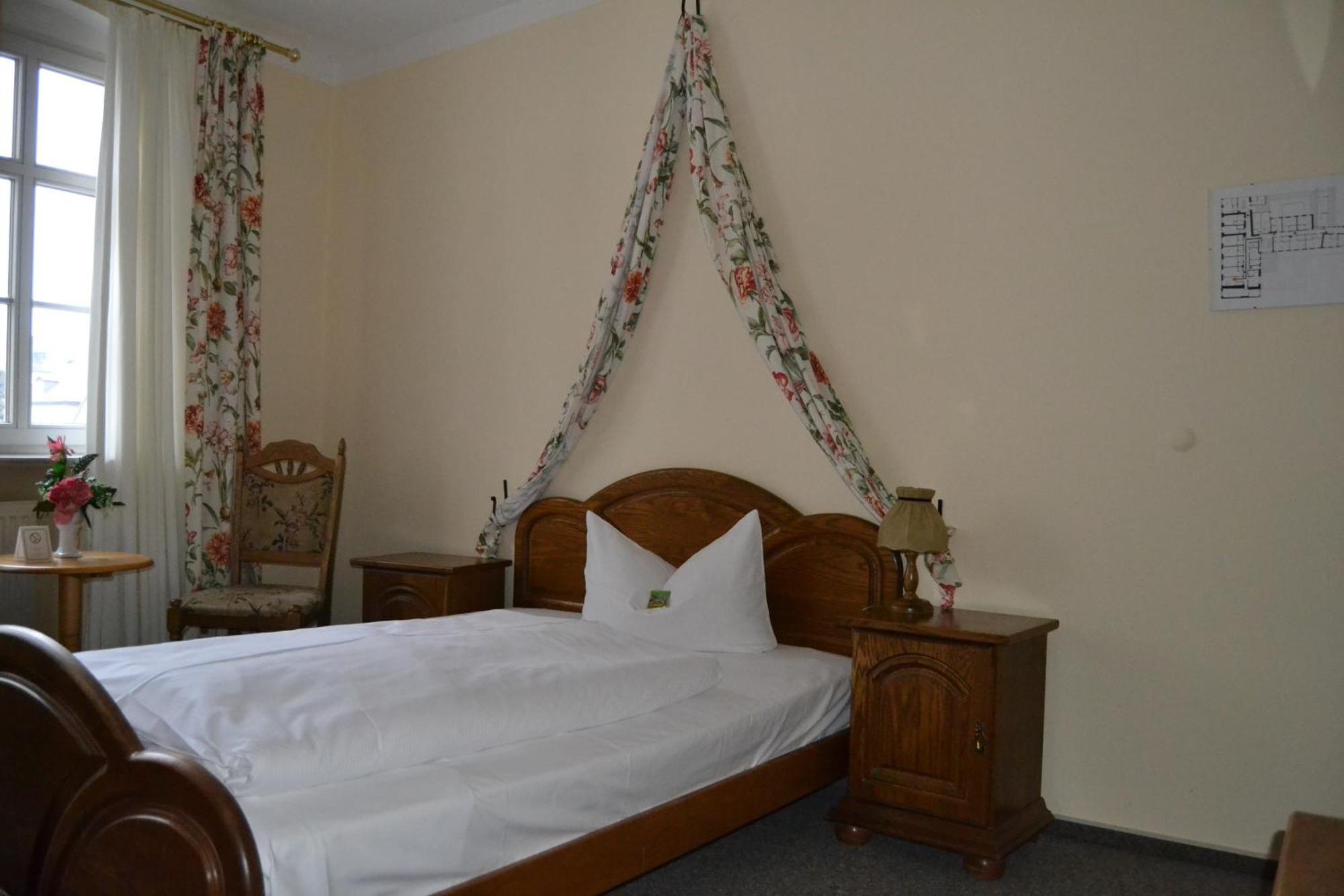 Hotel Anker Saalfeld Saale Стая снимка
