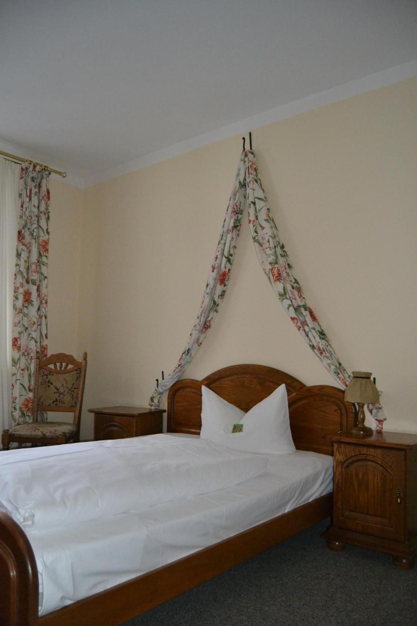 Hotel Anker Saalfeld Saale Стая снимка