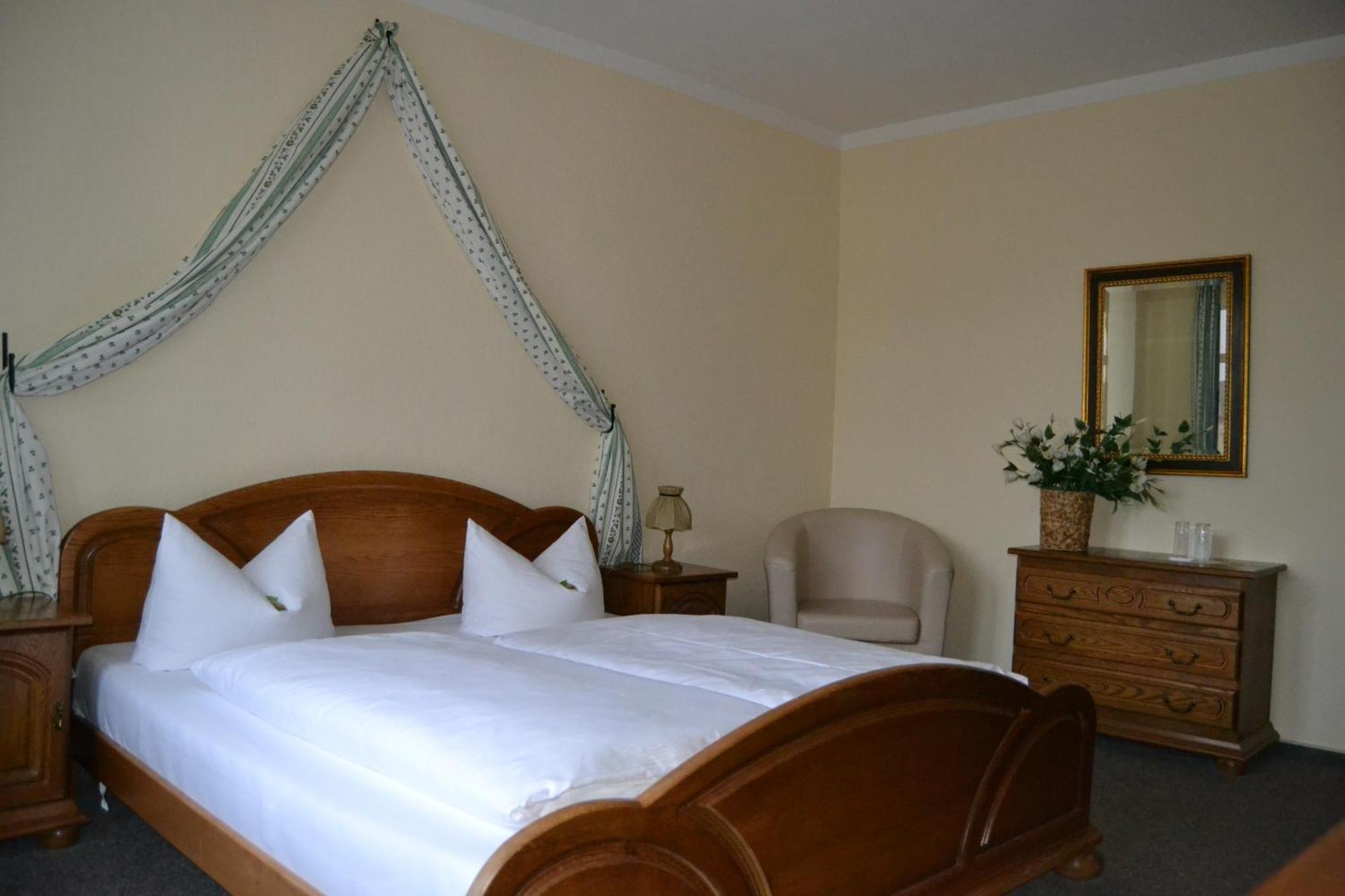 Hotel Anker Saalfeld Saale Стая снимка